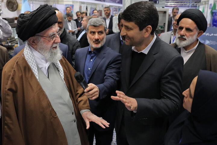 Supreme Leader visits “Pioneers of Progress” exhibition