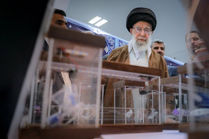 بازدید رهبر انقلاب از نمایشگاه