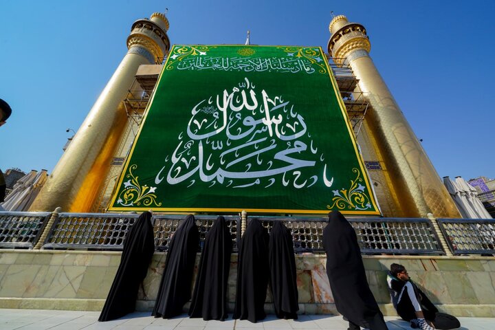 عکس خبری | گل‌آرایی حرم مطهر امام علی(ع) در سالروز مبعث پیامبر اکرم(ص)
