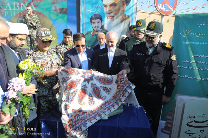 Photos: Commemorating beginning of Fajr decade in Qom