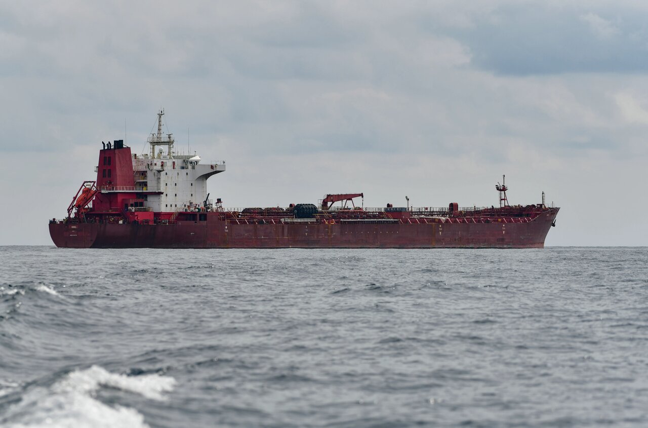 Yemen removes embargo on oil tankers passing via Red Sea
