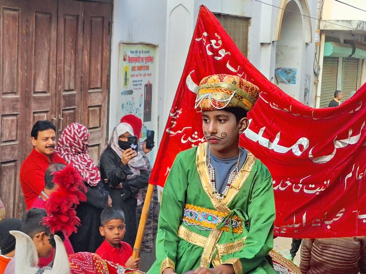 Indian Muslim celebrate birth of grandson of prophet Muhammad