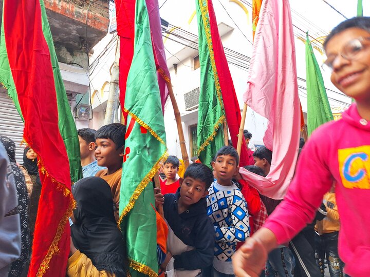 Indian Muslim celebrate birth of grandson of prophet Muhammad