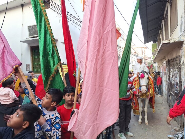 Indian Muslim celebrate birth of grandson of prophet Muhammad