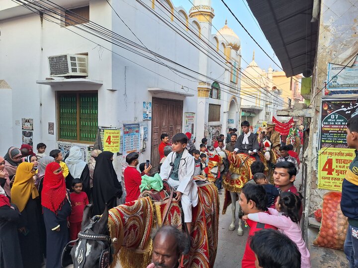 Indian Muslim celebrate birth of grandson of prophet Muhammad