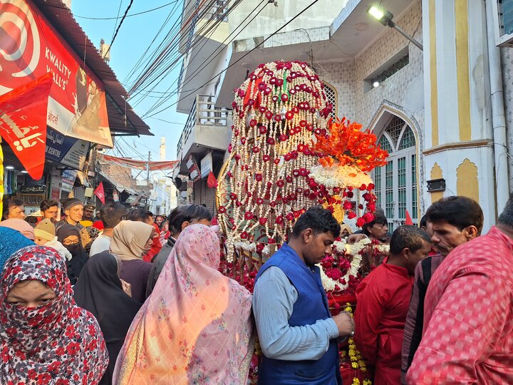 Indian Muslim celebrate birth of grandson of prophet Muhammad