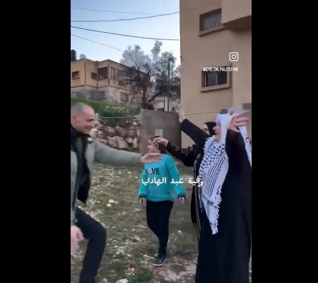Video: After 23 years apart, mother of freed Palestinian prisoner finally embraces her son