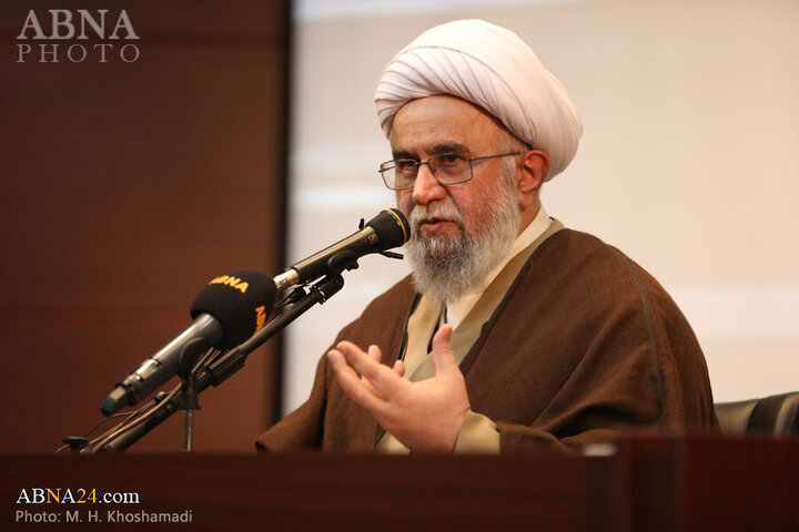 Photos: Secretary-General, staff of AhlulBayt World Assembly pay tribute to Imam Khomeini on anniv. of Islamic Revolution