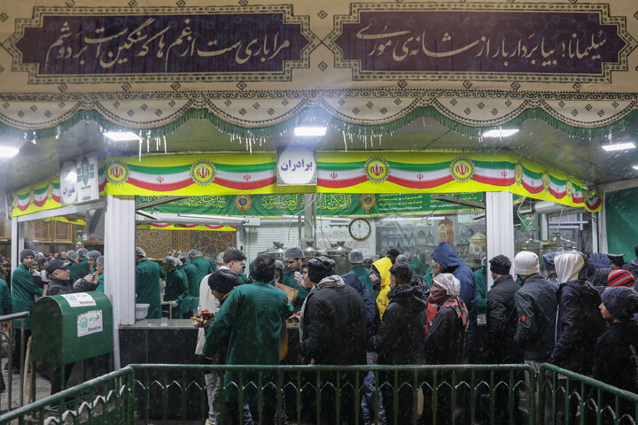 گزارش تصویری | حضور جمعی از نخبگان جوان کشور در چایخانه رضوی