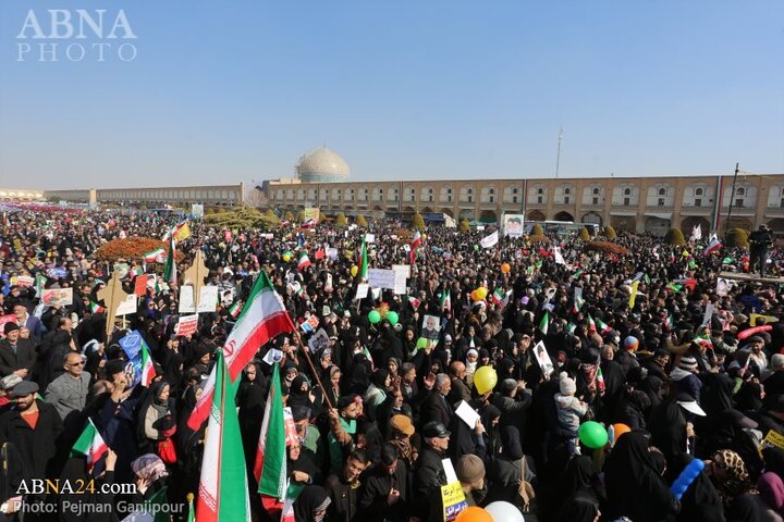 Photos: 22 Bahman rally held in Isfahan