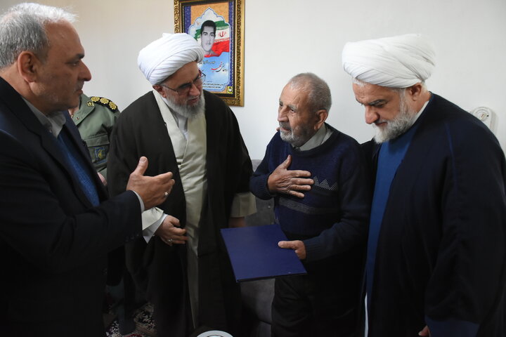 دیدار صمیمی آیت‌الله رمضانی با ۲ خانواده‌ شهید و ایثارگر شهرستان املش