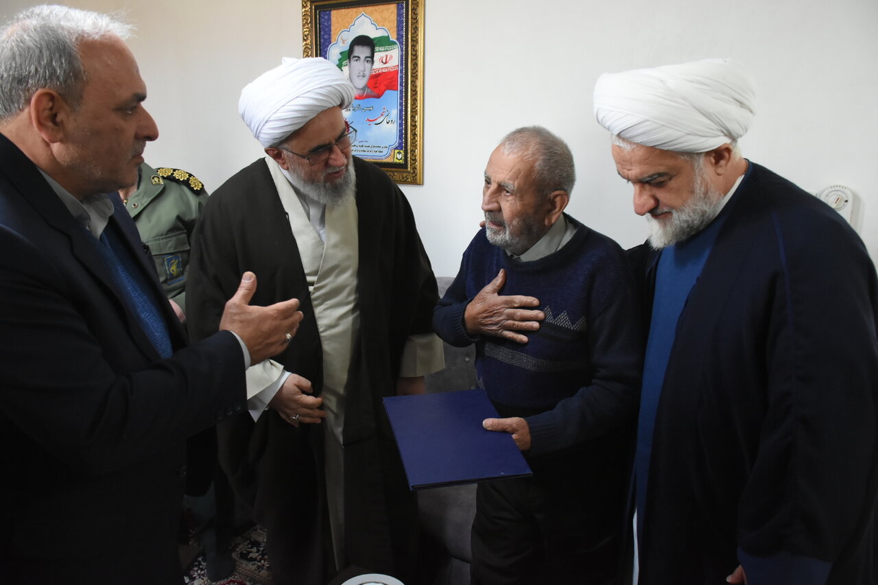 دیدار صمیمی آیت‌الله رمضانی با ۲ خانواده‌ شهید و ایثارگر شهرستان املش