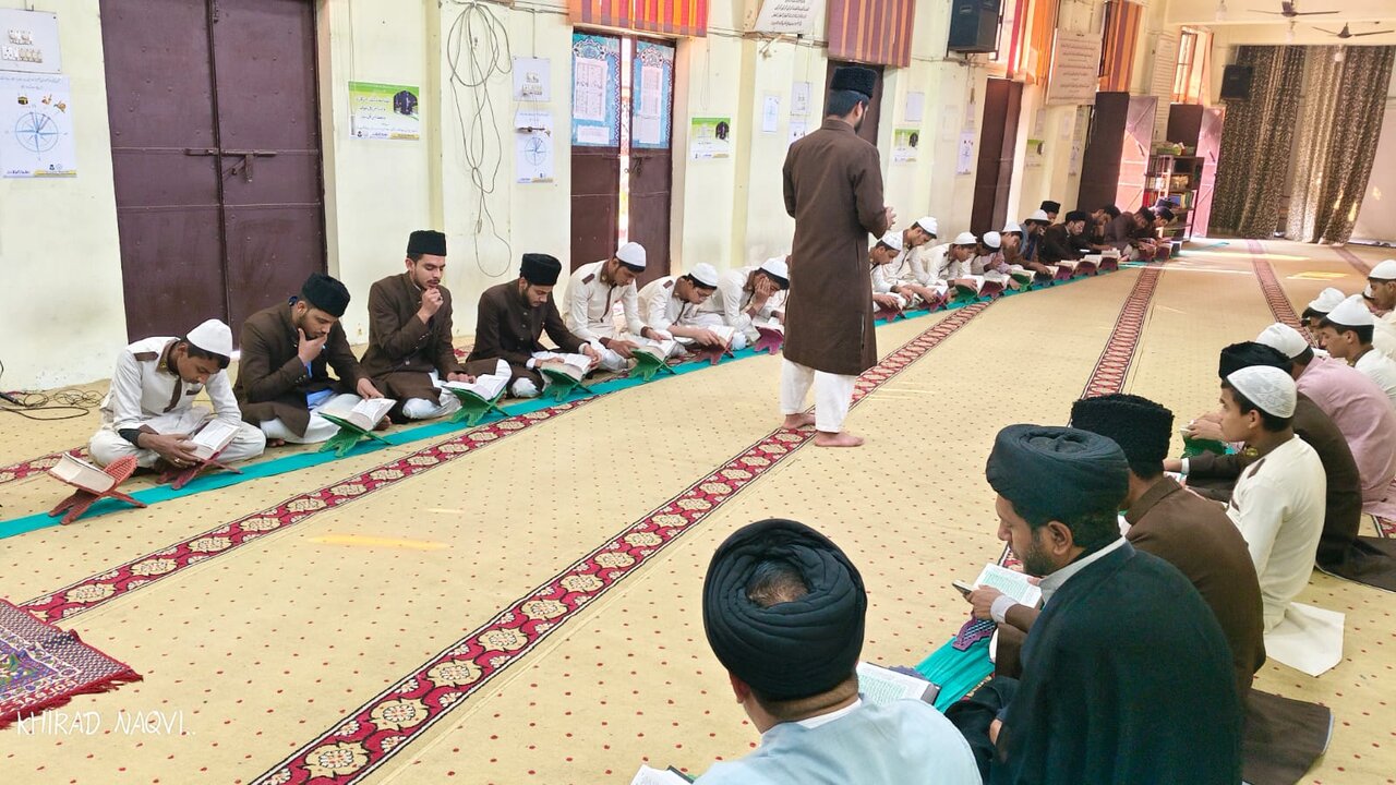 Video: Seminary students in India recited Quran in honor of resistance martyrs