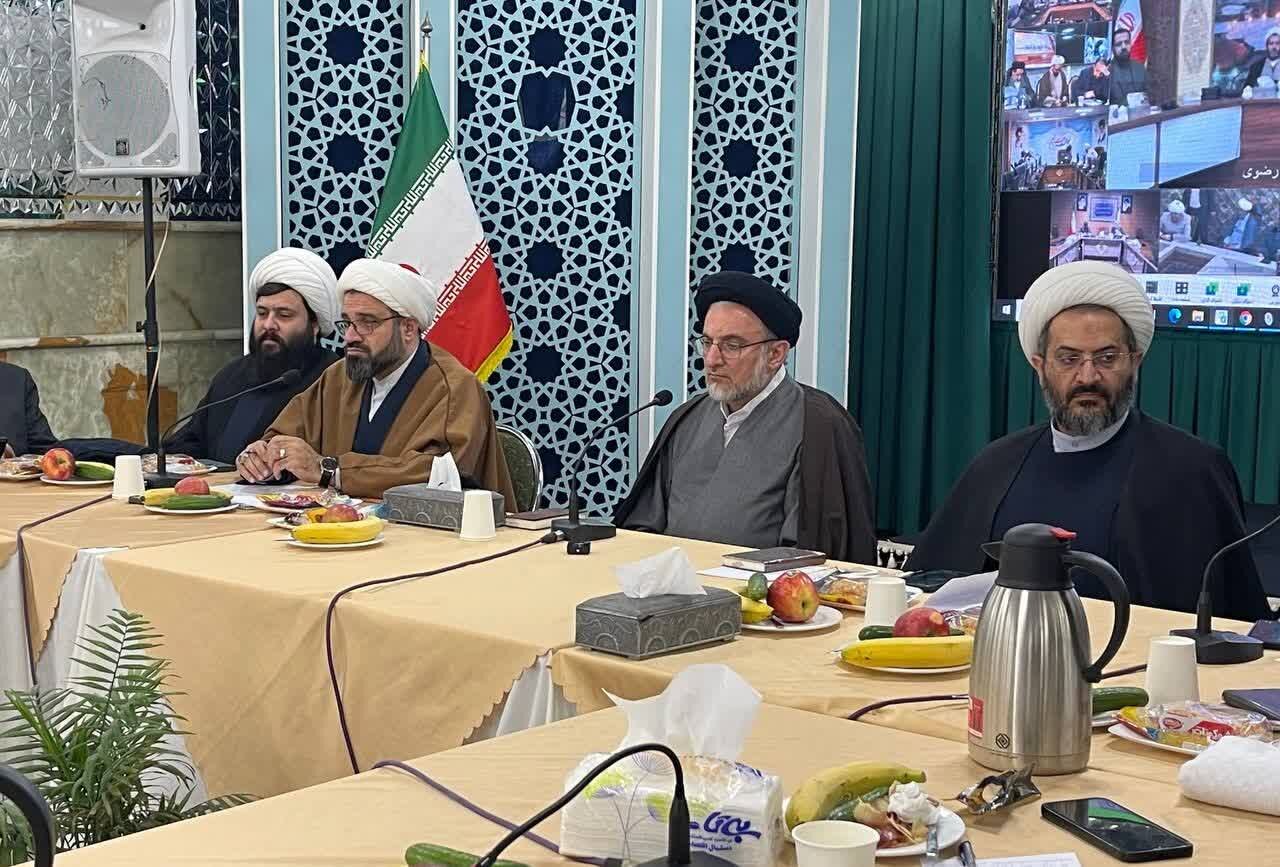 میزبانی از روزه داران با برپایی سفره افطاری ساده در بقاع متبرکه