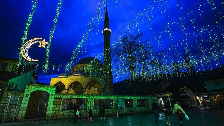 Photos: Muslims in Sarajevo welcome start of Ramadan