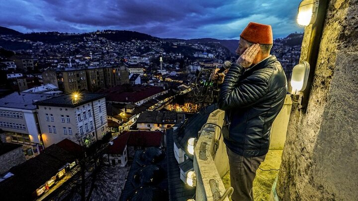 Photos: Muslims in Sarajevo welcome start of Ramadan