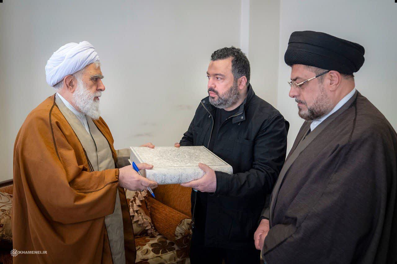 Ayatollah Akhtari meets with families of martyred Hezbollah commanders (+Photos)