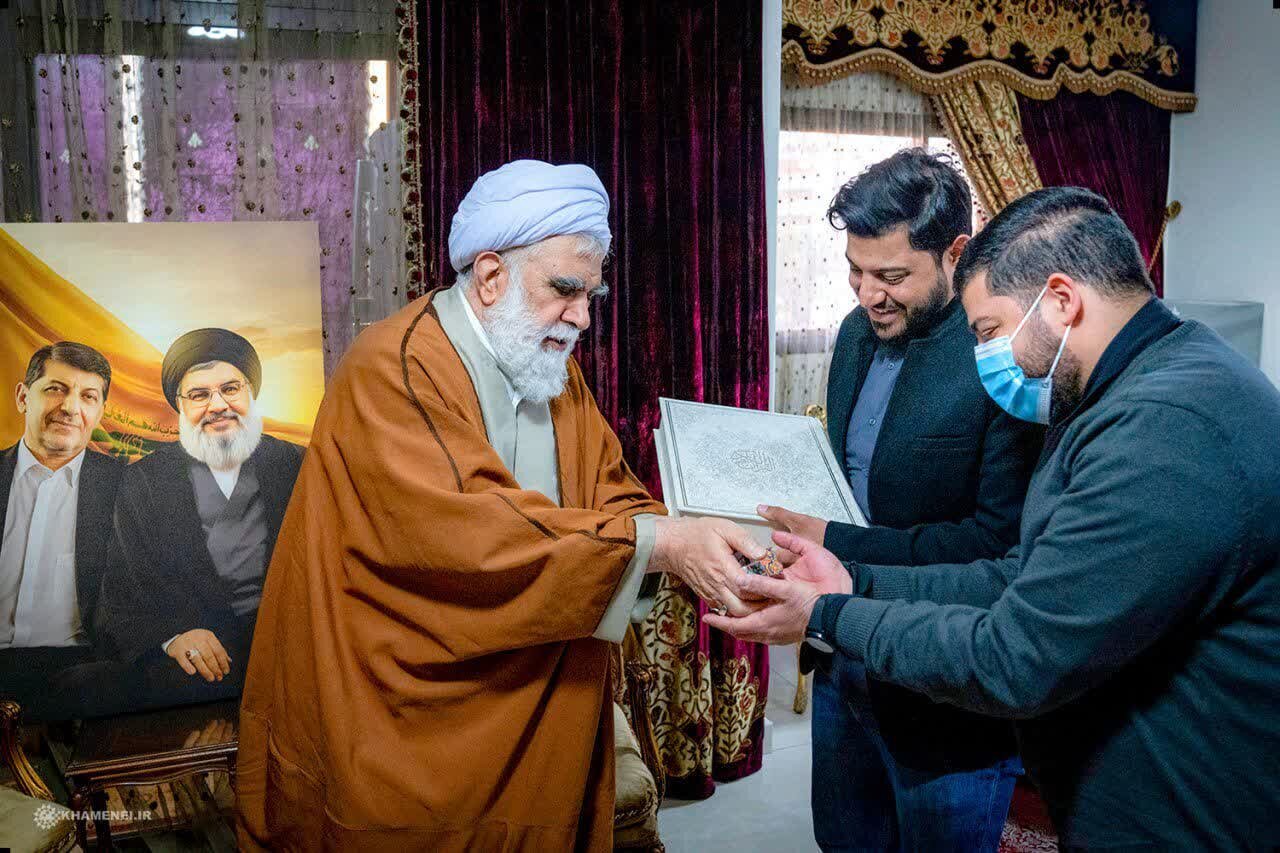 Ayatollah Akhtari meets with families of martyred Hezbollah commanders (+Photos)