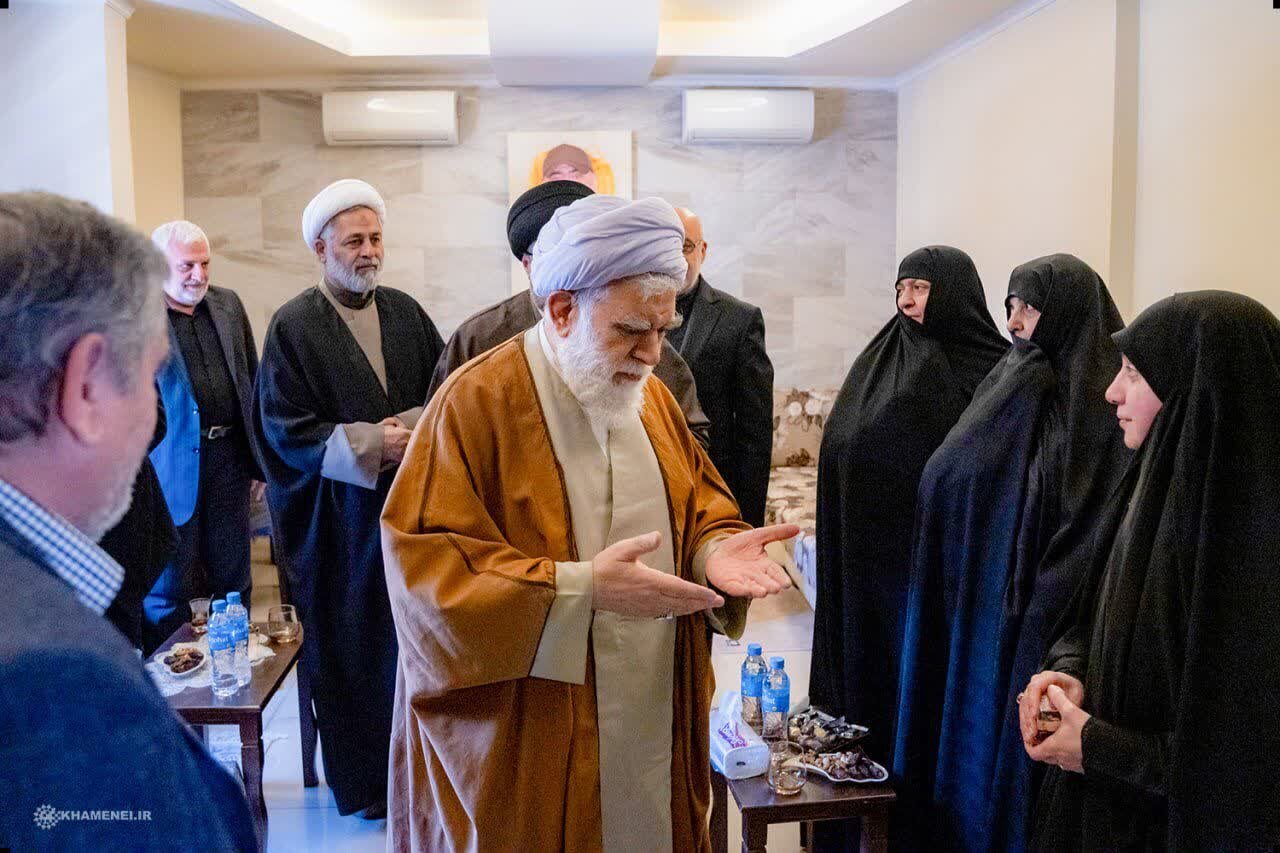 Ayatollah Akhtari meets with families of martyred Hezbollah commanders (+Photos)
