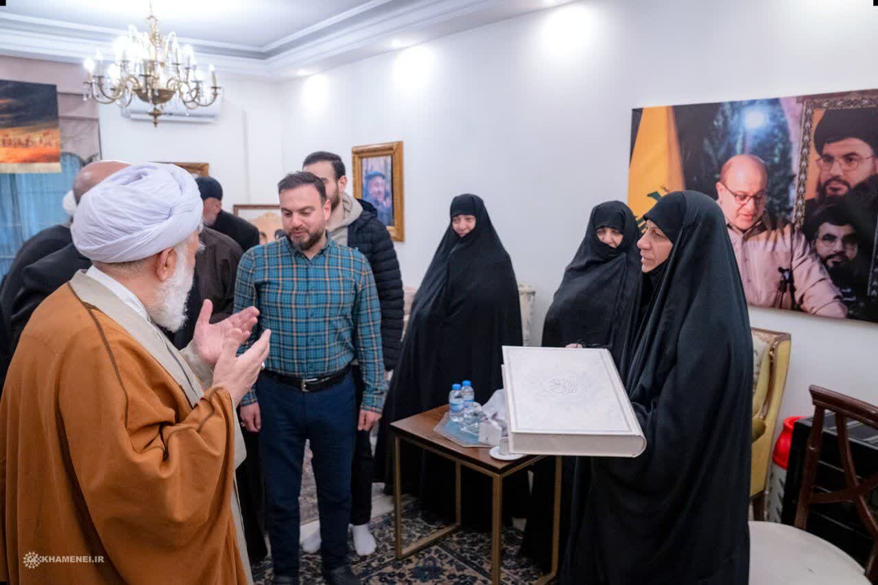 Ayatollah Akhtari meets with families of martyred Hezbollah commanders (+Photos)