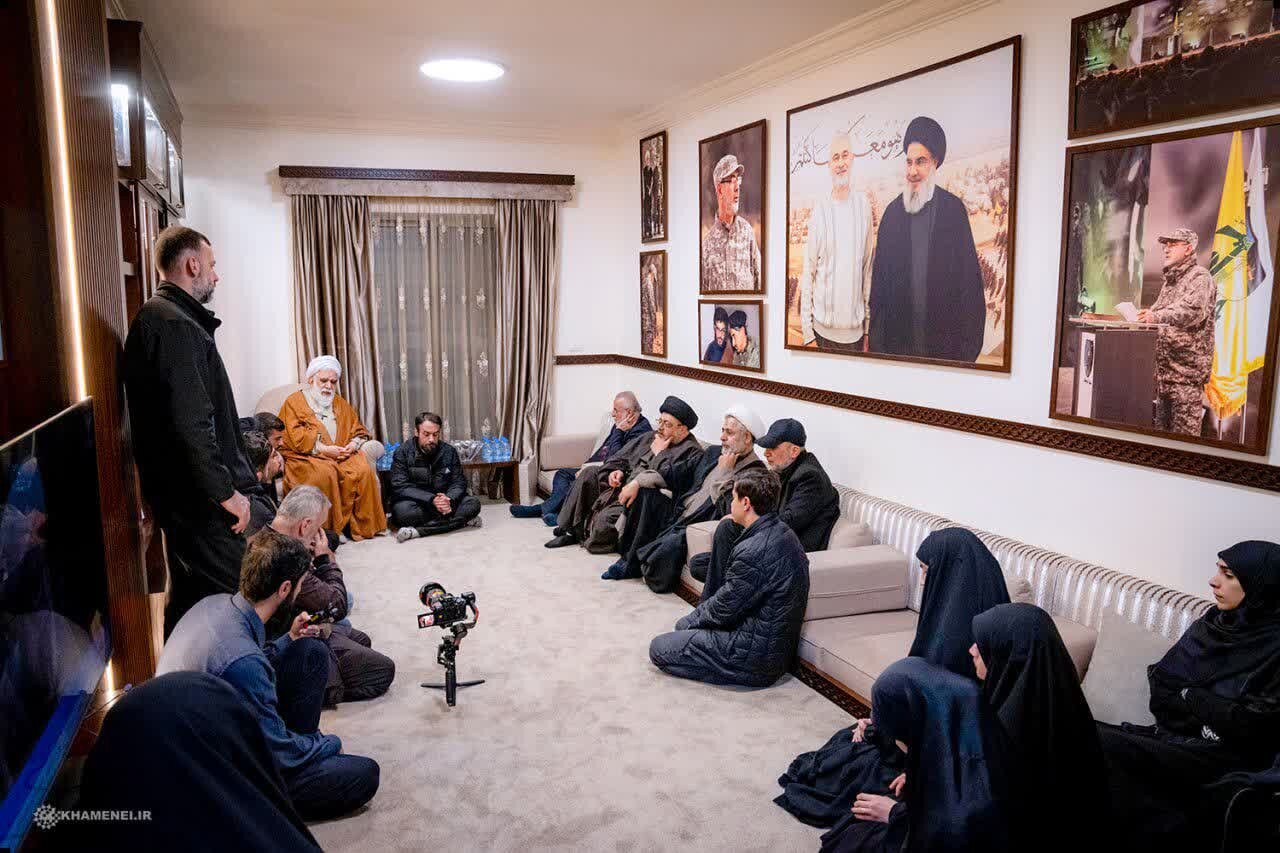 Ayatollah Akhtari meets with families of martyred Hezbollah commanders (+Photos)