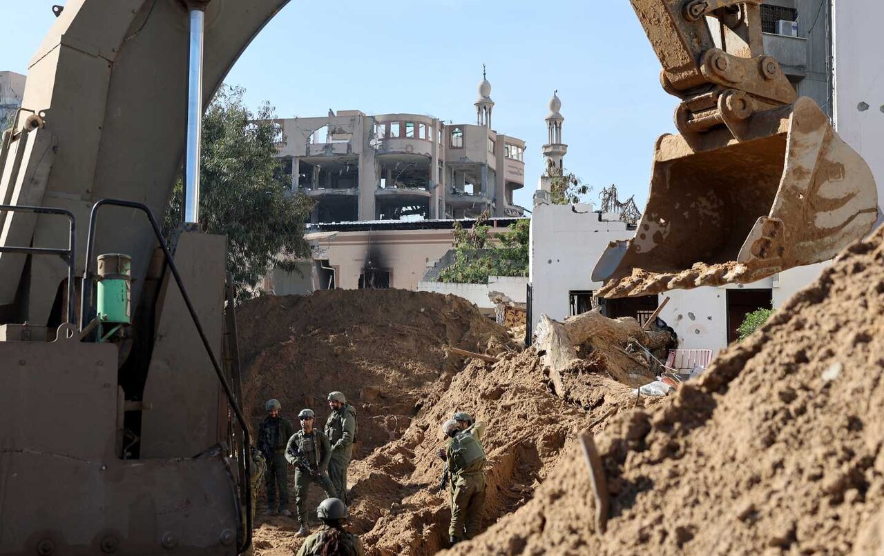 Zionist terrorist forces bulldoze houses in southern Gaza