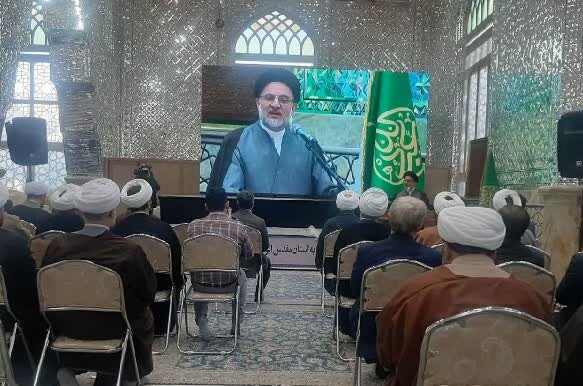 بقاع متبرکه بهترین مراکز برای شناسایی و حمایت از نیازمندان هستند