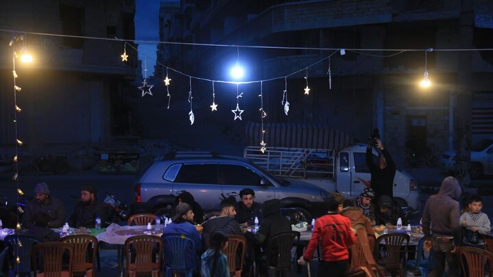 Photos: Muslims' mass Iftar in Idlib, Syria