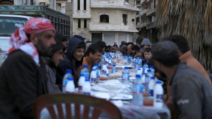 Photos: Muslims' mass Iftar in Idlib, Syria