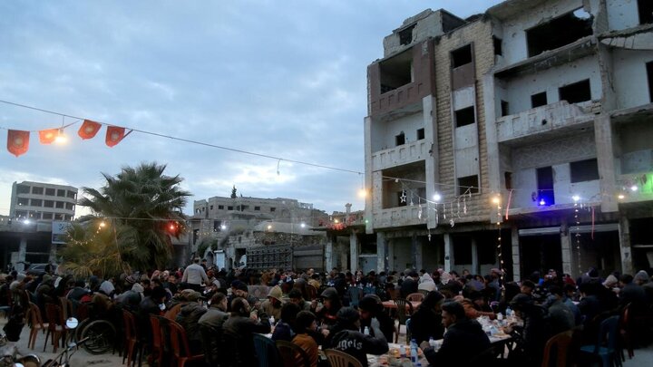Photos: Muslims' mass Iftar in Idlib, Syria