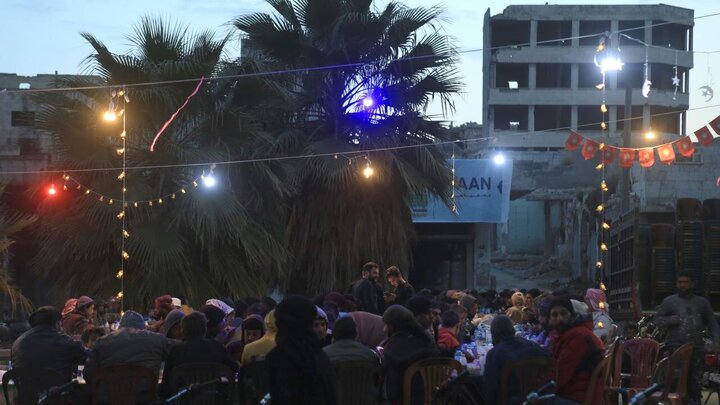 Photos: Muslims' mass Iftar in Idlib, Syria