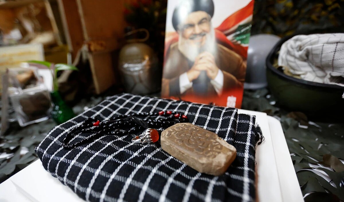رد پای شهید سید حسن نصرالله در نمایشگاه آثار شهدا در بیروت