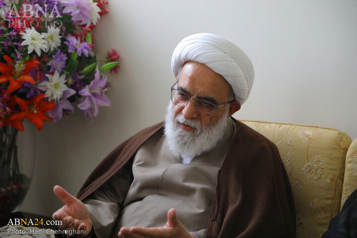 دبیر