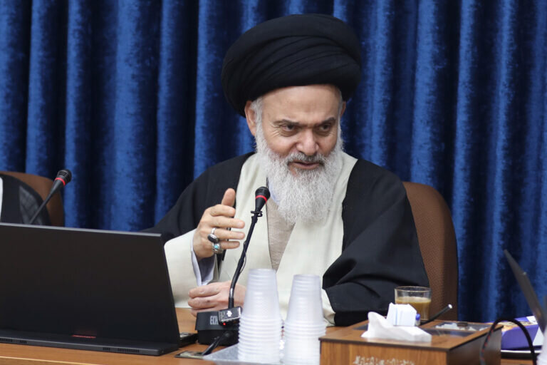 واکنش آیت‌الله حسینی بوشهری به هجمه‌ها علیه آیت‌الله جوادی آملی/ احترام به اساتید از رسوم ماندگار حوزه‌های علمیه است
