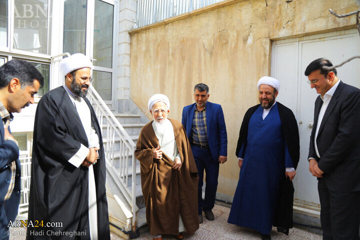Photos: Grand Ayatollah Javadi Amoli plants saplings on National Tree Planting Day