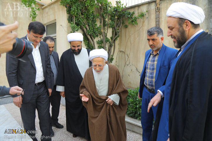 Photos: Grand Ayatollah Javadi Amoli plants saplings on National Tree Planting Day