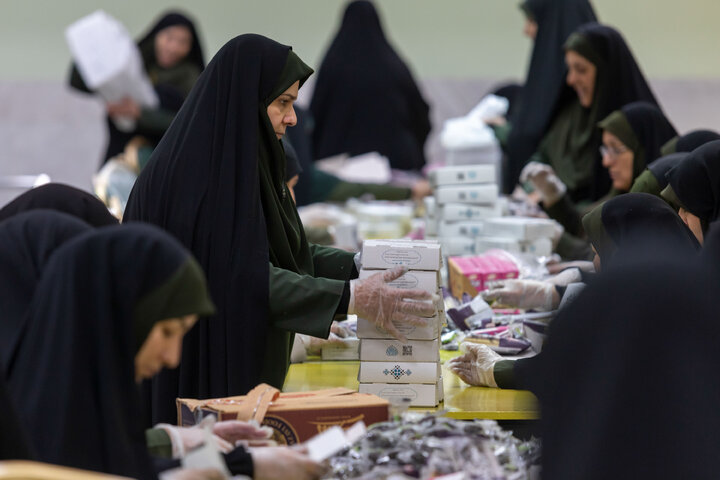 Photos: Light Iftar packs distributed at Imam Reza Shrine