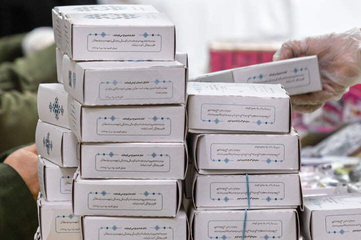 Photos: Light Iftar packs distributed at Imam Reza Shrine