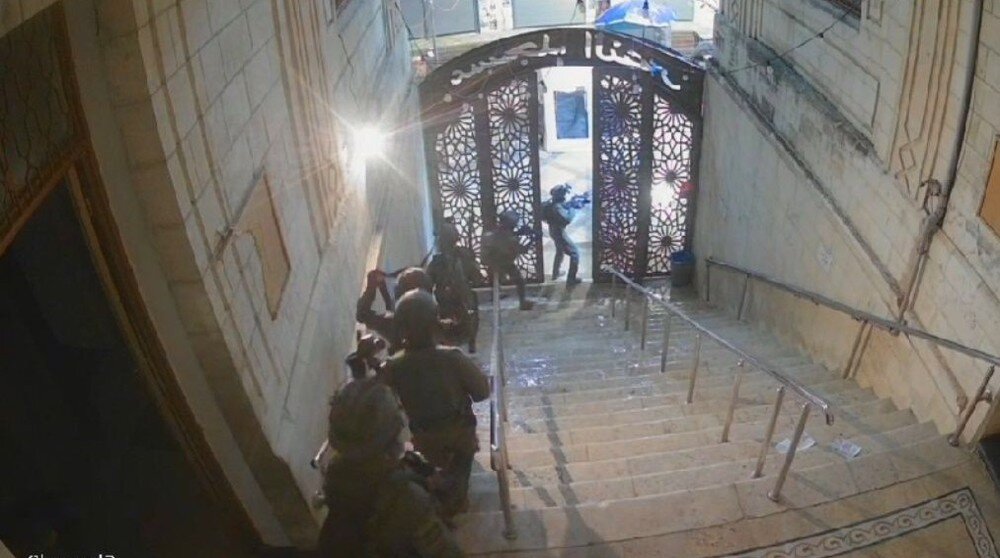 Israeli regime’s forces violently raid Nablus mosques