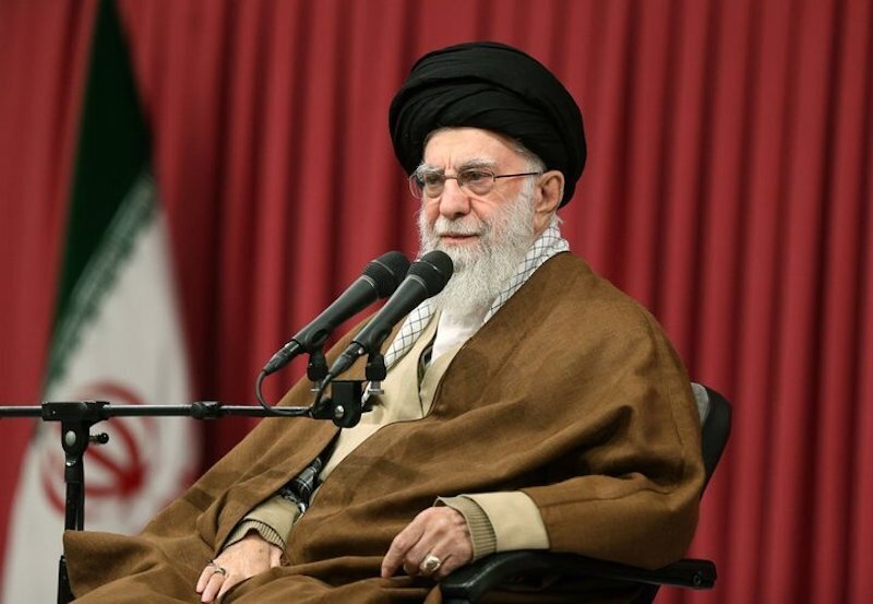 Imam Khamenei to meet government officials later on Saturday