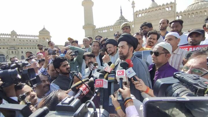 Shia Community in Lucknow Protests Against Waqf Bill