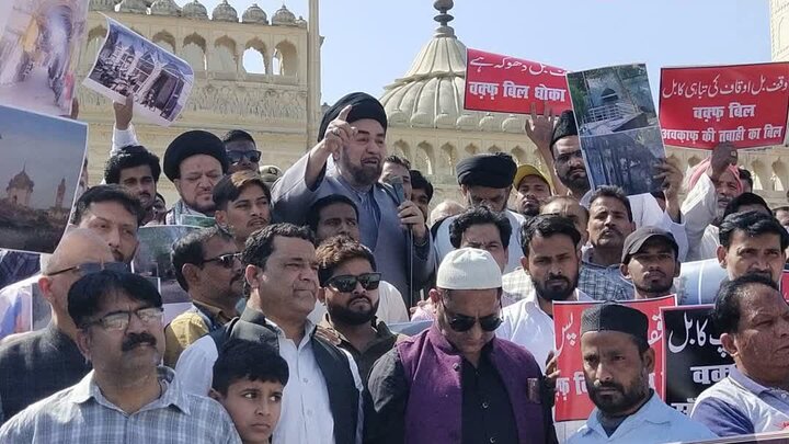 Shia Community in Lucknow Protests Against Waqf Bill