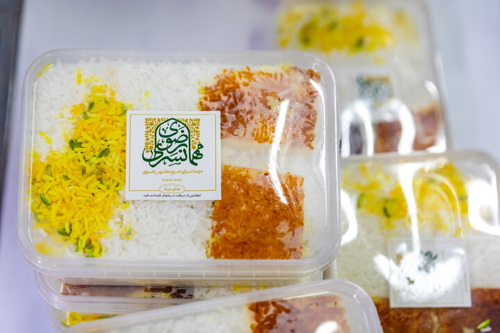 Photos: Imam Reza shrine distributes 2,000 Iftar meals daily in Mashhad