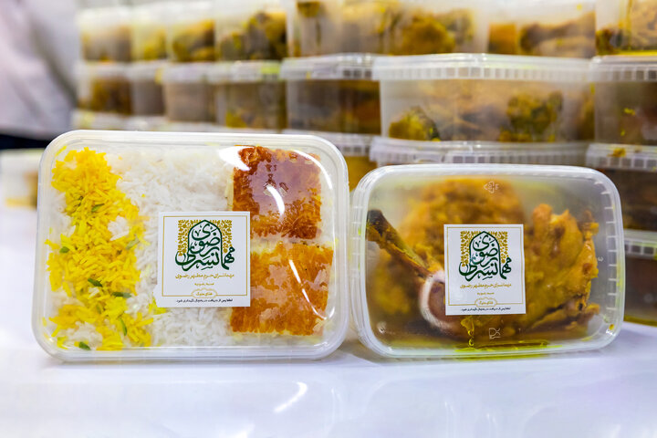 Photos: Imam Reza shrine distributes 2,000 Iftar meals daily in Mashhad