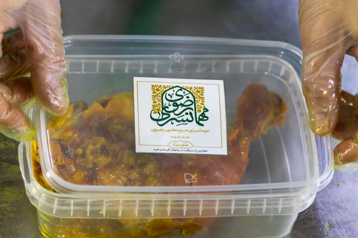 Photos: Imam Reza shrine distributes 2,000 Iftar meals daily in Mashhad