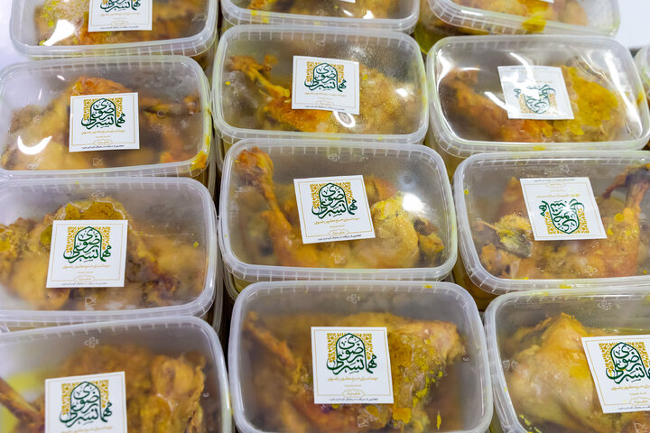 Photos: Imam Reza shrine distributes 2,000 Iftar meals daily in Mashhad