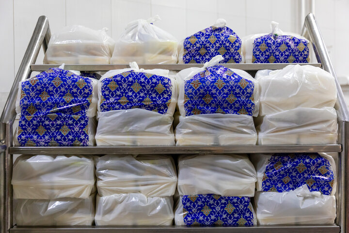 Photos: Imam Reza shrine distributes 2,000 Iftar meals daily in Mashhad
