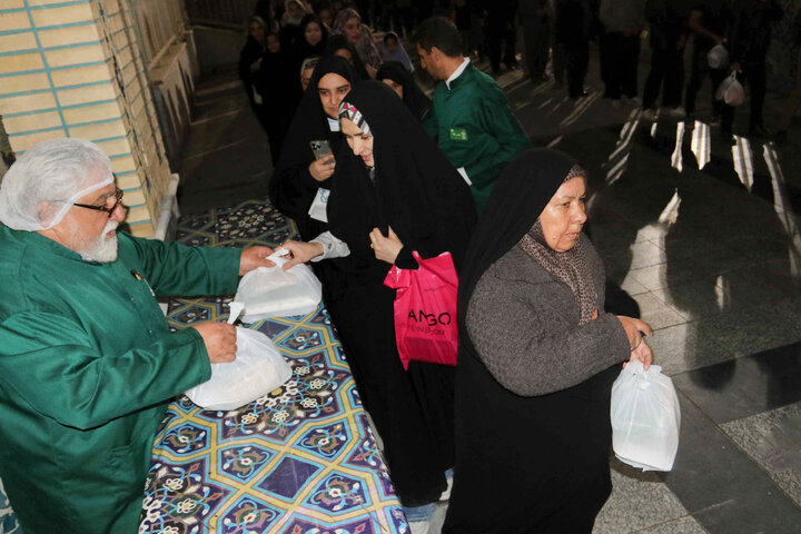 Photos: Iftar ceremony of Razavi Generosity Feast underway at Bab al-Kazim