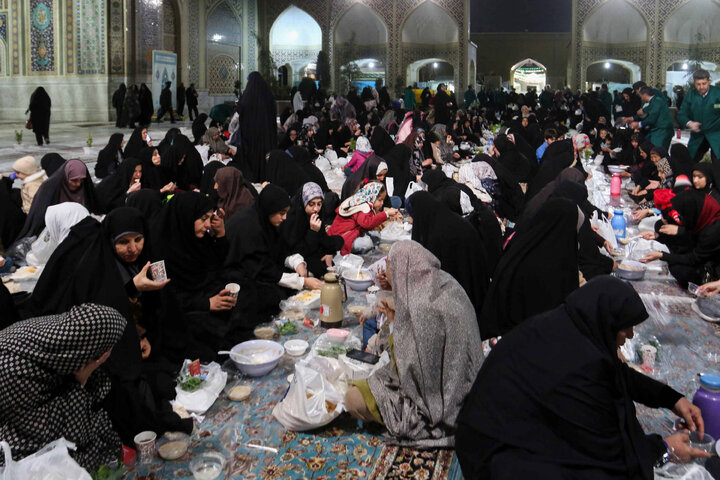 Photos: Iftar ceremony of Razavi Generosity Feast underway at Bab al-Kazim