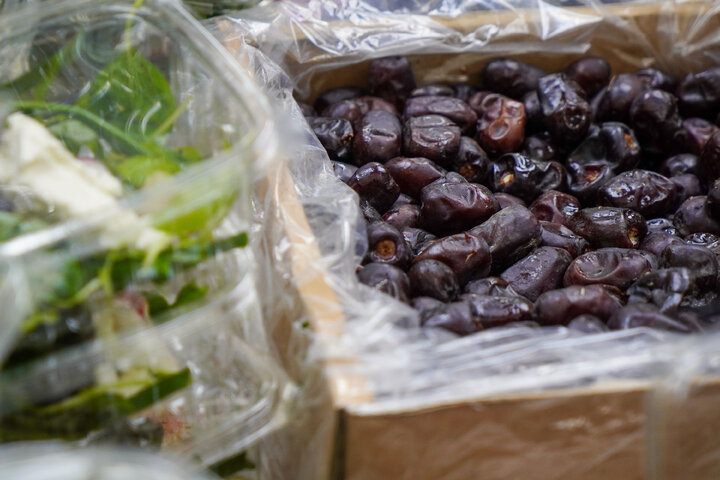 Photos: Imam Reza teahouse prepares and distributes light Iftar meals